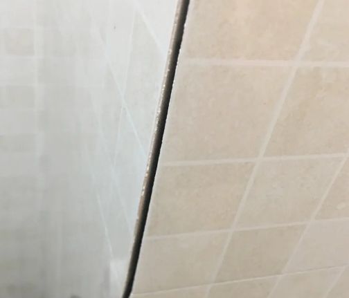 永登瓷砖空鼓维修公司分享阳台瓷砖脱落的修复过程可以分为以下几个步骤